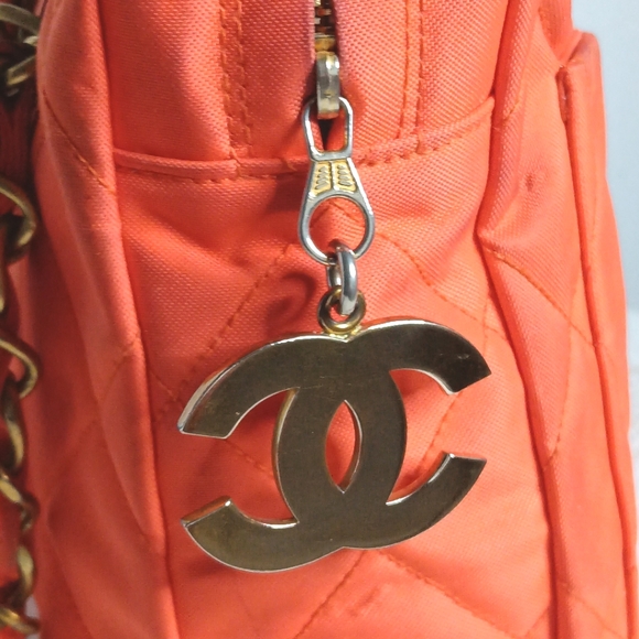 CHANEL ✨️ VINTAGE QUILTED RED/ORANGE NYLON SHOULDER BAG - Picture 4 of 15